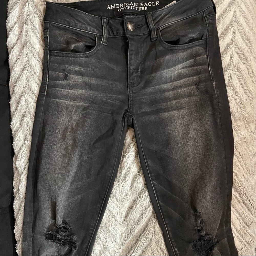 American Eagle Super Stretch Jegging Black Ripped Distressed Size 4 EUC